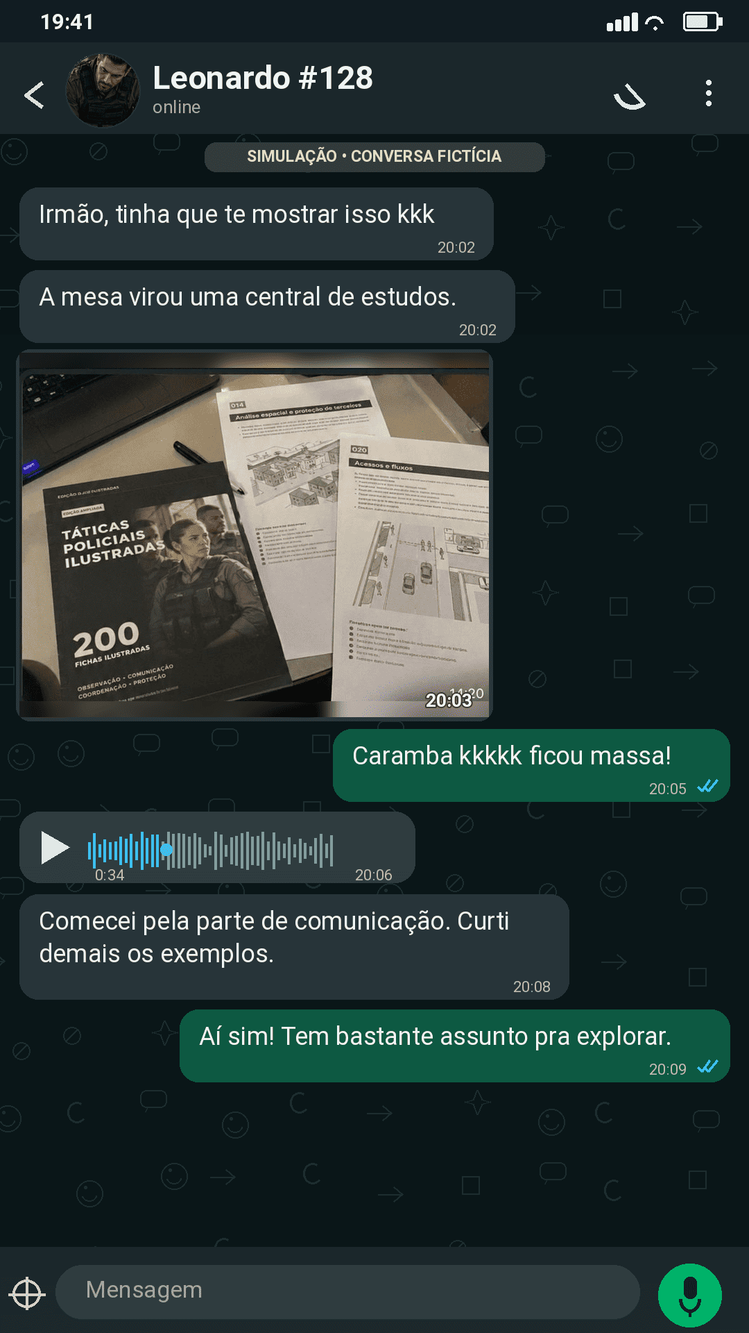 Print de WhatsApp: conversa com Leonardo mostrando a capa e fichas impressas na mesa, dizendo que curtiu os exemplos de comunicação